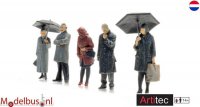 Artitec 5870003 passagiers in de regen